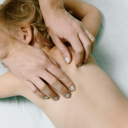 Massage enfants, 4-7 ans, en cabinet à Nice, Mamavocado, 30 min